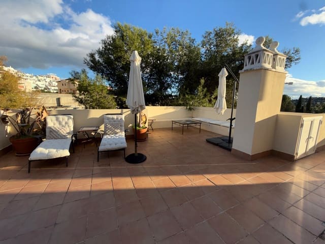4 slaapkamer Penthouse te koop in Nueva Andalucia, Marbella met zwembad garage - € 950.000 (Ref: 9567862)