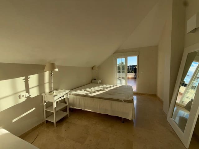 4 slaapkamer Penthouse te koop in Nueva Andalucia, Marbella met zwembad garage - € 950.000 (Ref: 9567862)