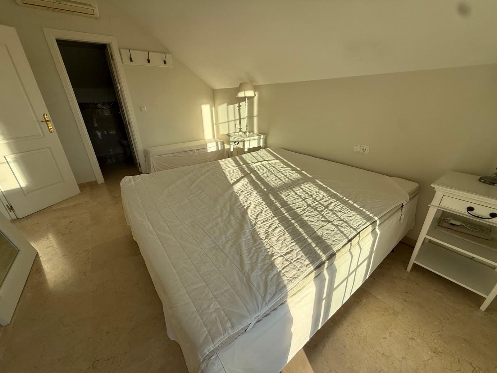 4 sovrum Takvåning till salu i Marbella med pool garage - 950 000 € (Ref: 9567862)