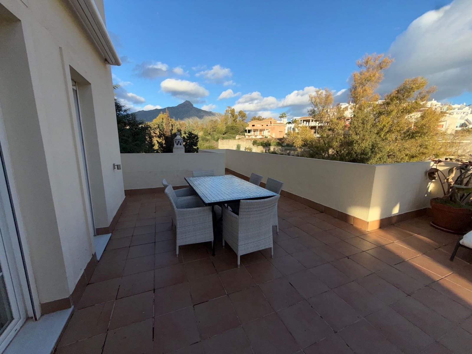 4 sovrum Takvåning till salu i Marbella med pool garage - 950 000 € (Ref: 9567862)