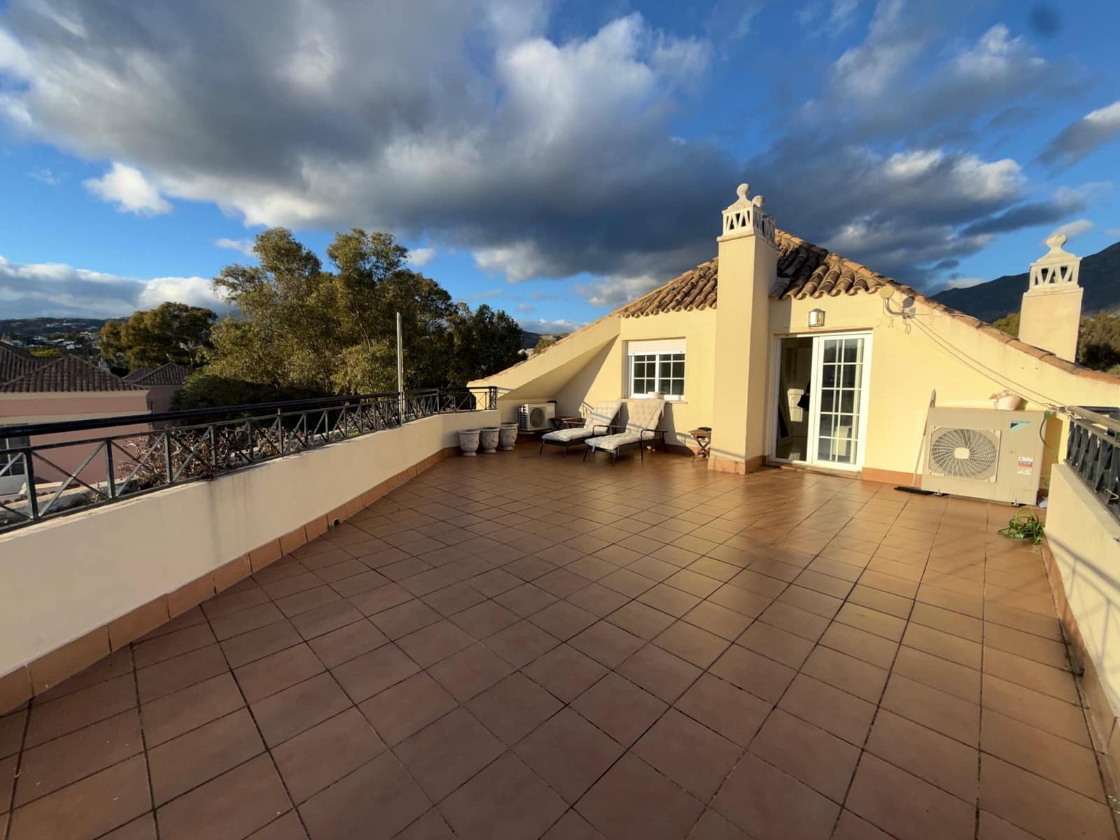 4 sovrum Takvåning till salu i Marbella med pool garage - 950 000 € (Ref: 9567862)