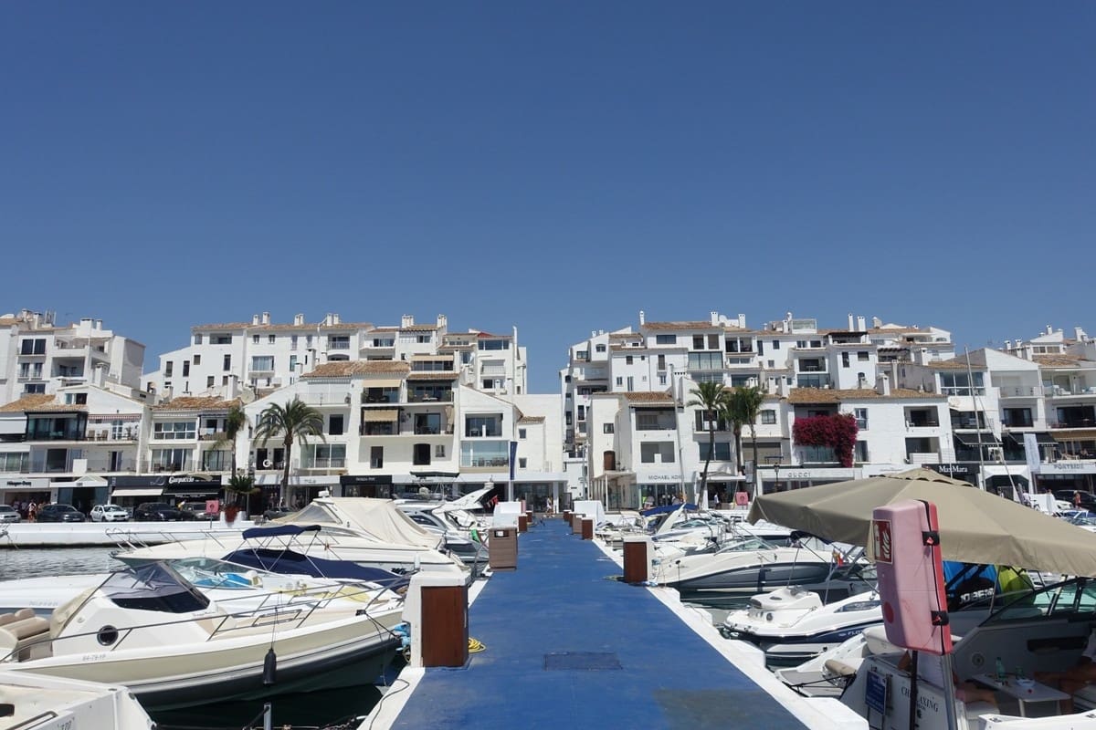 Entreprise à vendre à Puerto Banus - 520 000 € (Ref: 9603375)