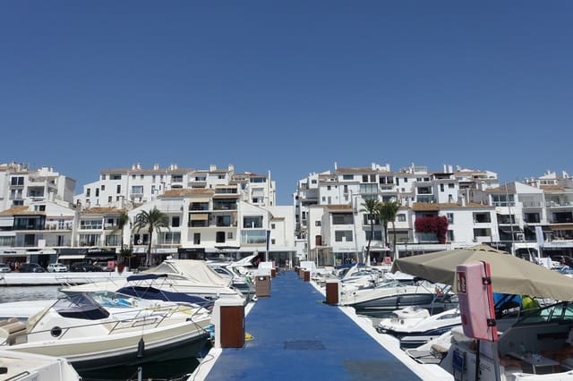 Bedrift til salgs i Puerto Banus, Marbella - € 520 000 (Ref: 9603375)
