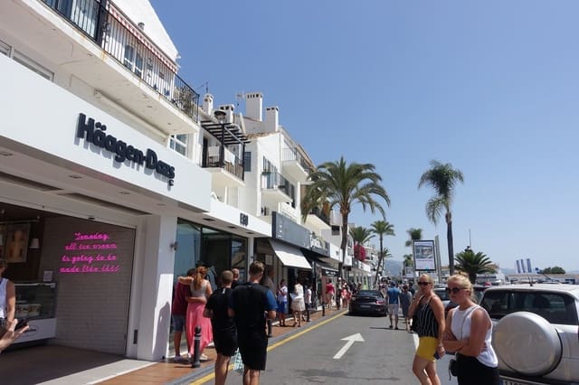 Bedrift til salgs i Puerto Banus, Marbella - € 520 000 (Ref: 9603375)