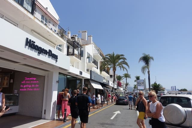 Virksomhed til salg i Puerto Banus, Marbella - € 520.000 (Ref: 9603375)
