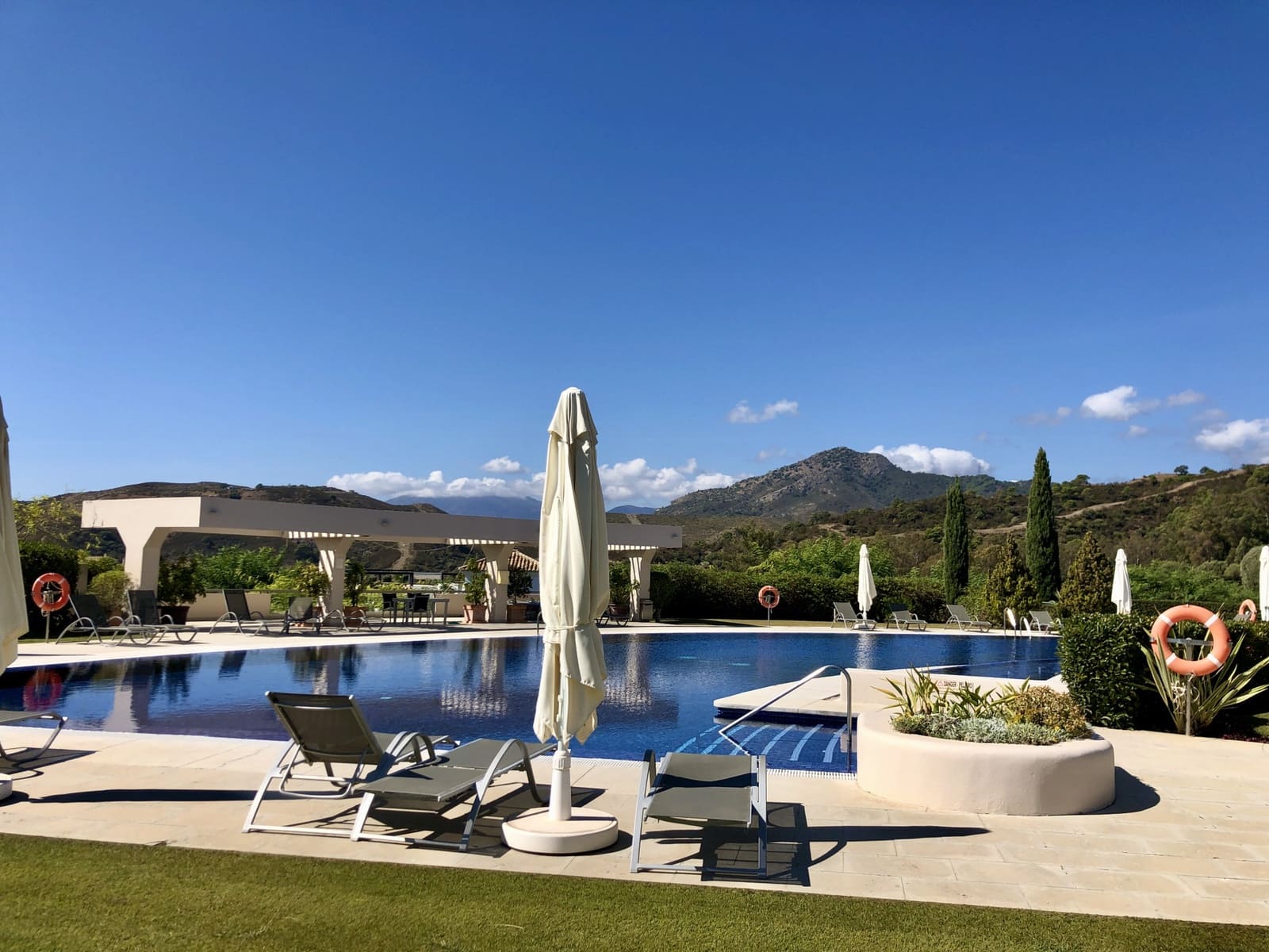 Apartamento de 3 habitaciones en Benahavís en venta con piscina garaje - 650.000 € (Ref: 9628319)