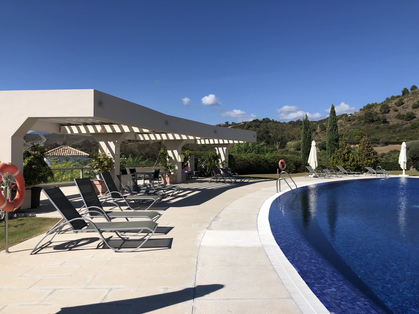 Apartamento de 3 habitaciones en Benahavís en venta con piscina garaje - 650.000 € (Ref: 9628319)