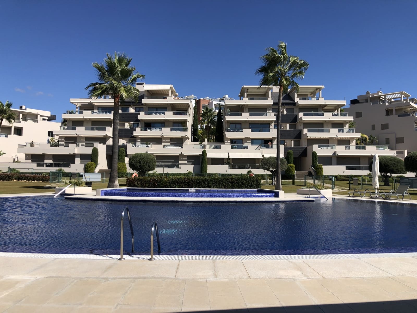 Apartamento de 3 habitaciones en Benahavís en venta con piscina garaje - 650.000 € (Ref: 9628319)