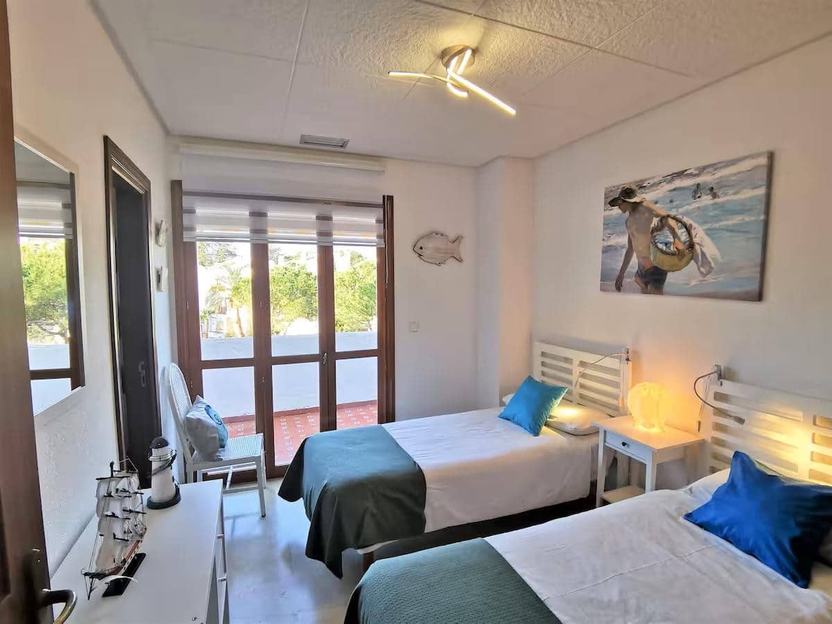 2 makuuhuone Huoneisto myytävänä paikassa Nueva Andalucia mukana uima-altaan 
autotalli - 395 000 € (Ref: 9654480)