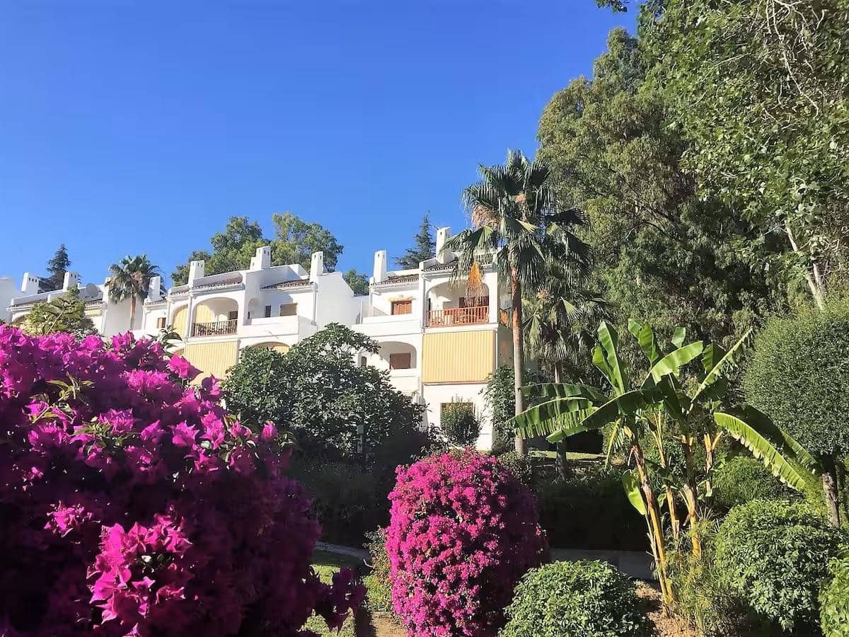 2 makuuhuone Huoneisto myytävänä paikassa Nueva Andalucia mukana uima-altaan 
autotalli - 395 000 € (Ref: 9654480)