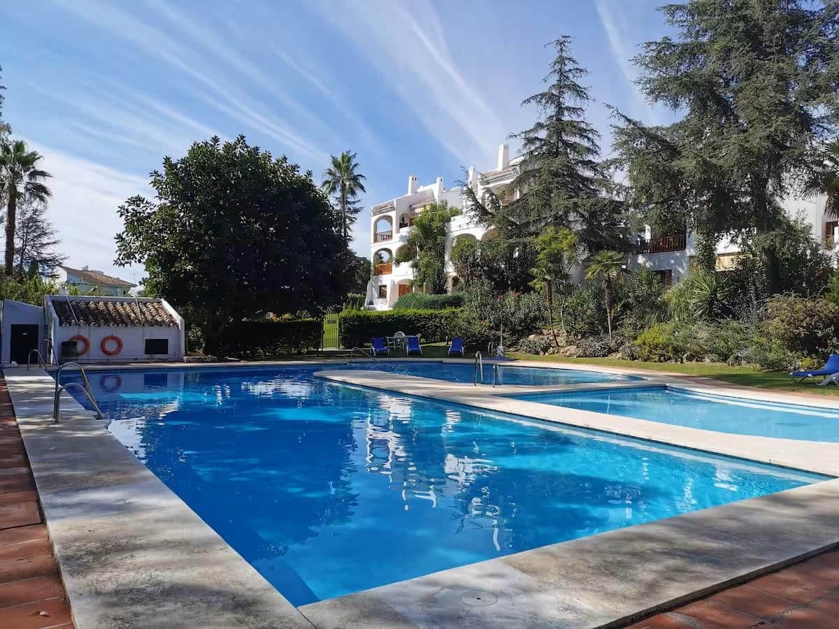 2 bedroom Apartment for sale in Marbella with pool garage - € 380,000 (Ref: 9654480)