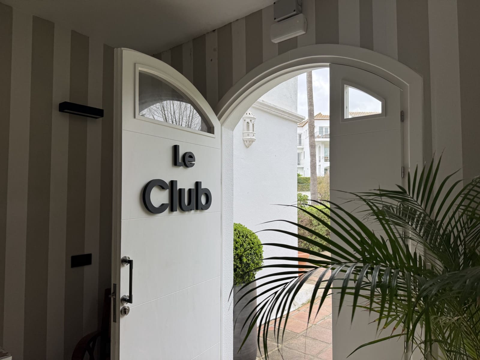 Apartamento de 2 habitaciones en Marbella en venta con piscina garaje - 370.000 € (Ref: 9654480)