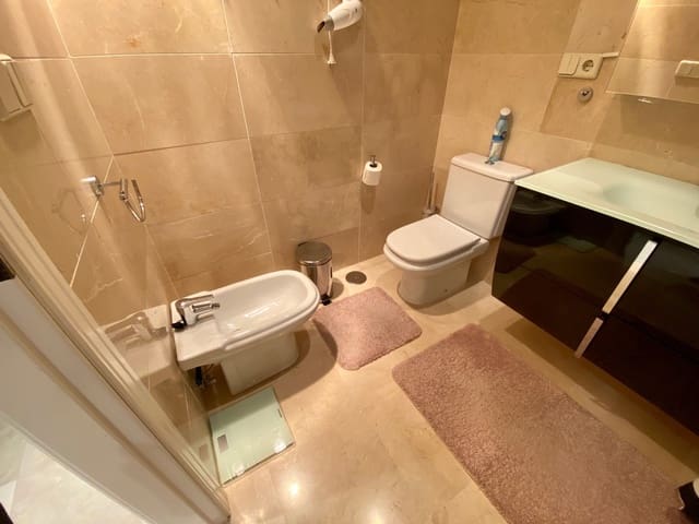 Apartamento de 2 habitaciones en Los Arqueros, Benahavís en venta con piscina garaje - 430.000 € (Ref: 9676591)