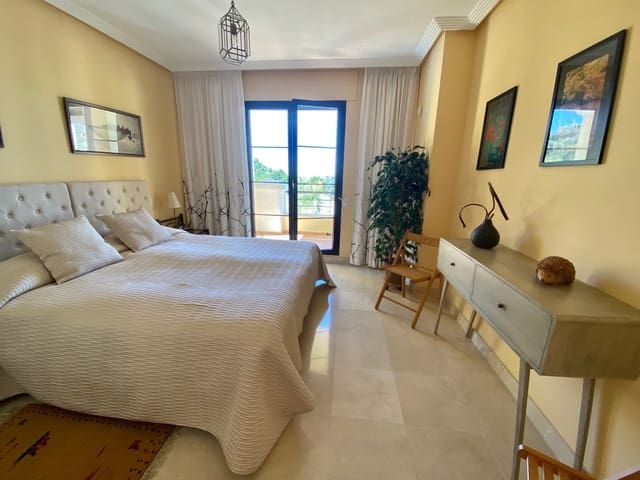 Apartamento de 2 habitaciones en Los Arqueros, Benahavís en venta con piscina garaje - 430.000 € (Ref: 9676591)