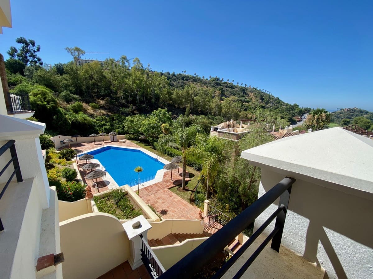 2 makuuhuone Huoneisto myytävänä paikassa Los Arqueros mukana uima-altaan 
autotalli - 430 000 € (Ref: 9676591)