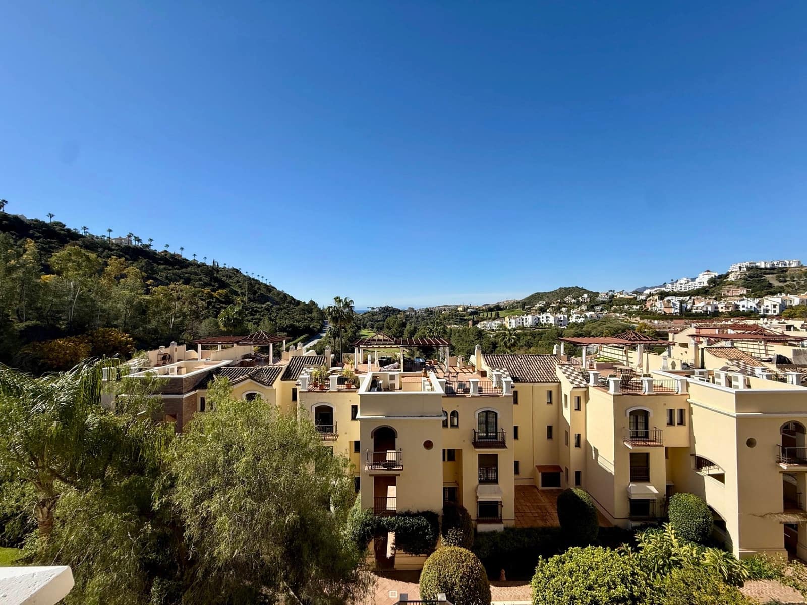 2 bedroom Apartment for sale in Los Arqueros with pool garage - € 430,000 (Ref: 9676591)