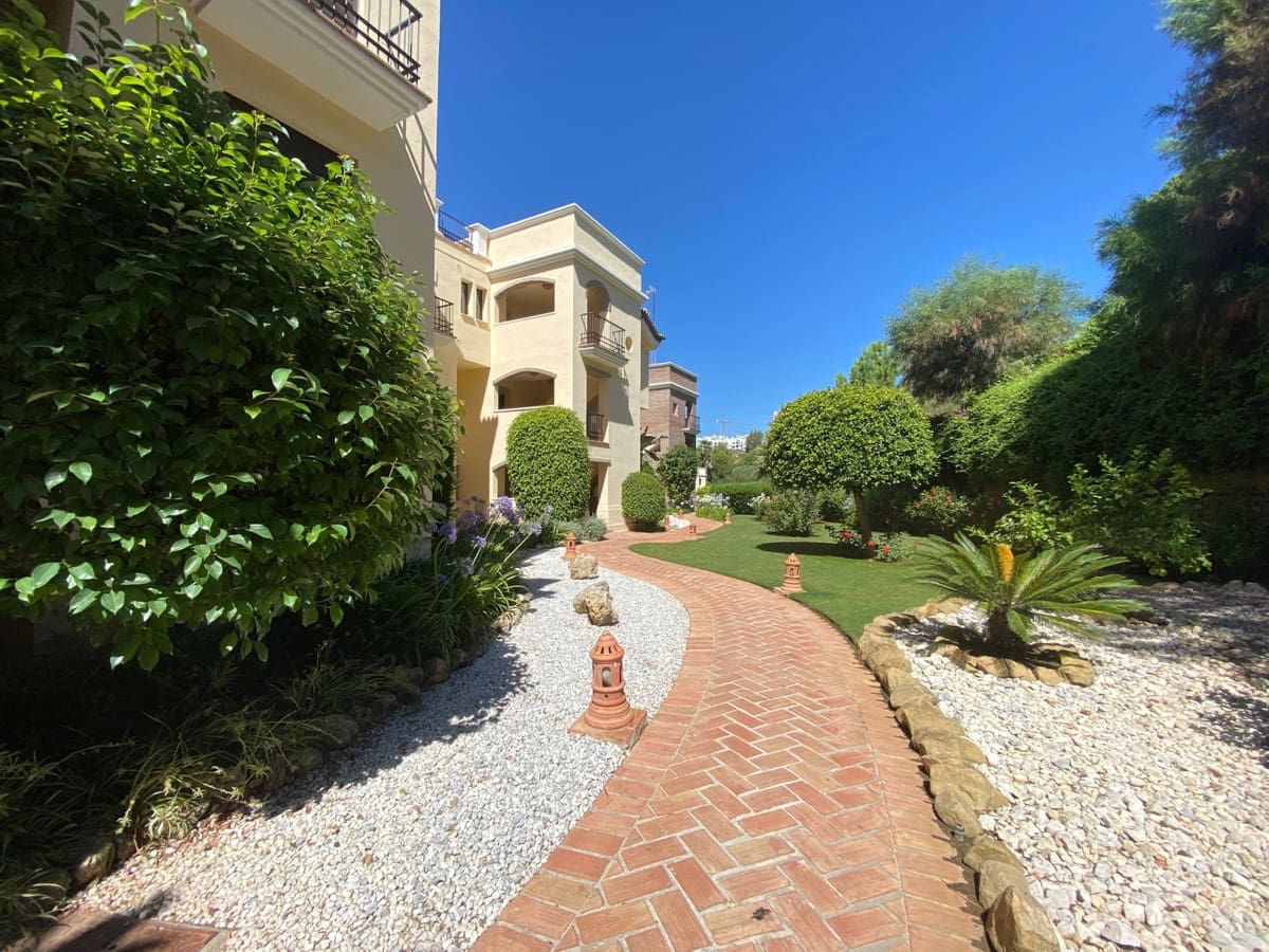 2 bedroom Apartment for sale in Los Arqueros with pool garage - € 430,000 (Ref: 9676591)