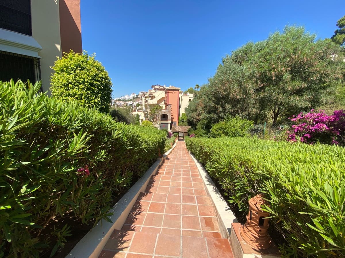 2 bedroom Apartment for sale in Los Arqueros with pool garage - € 430,000 (Ref: 9676591)