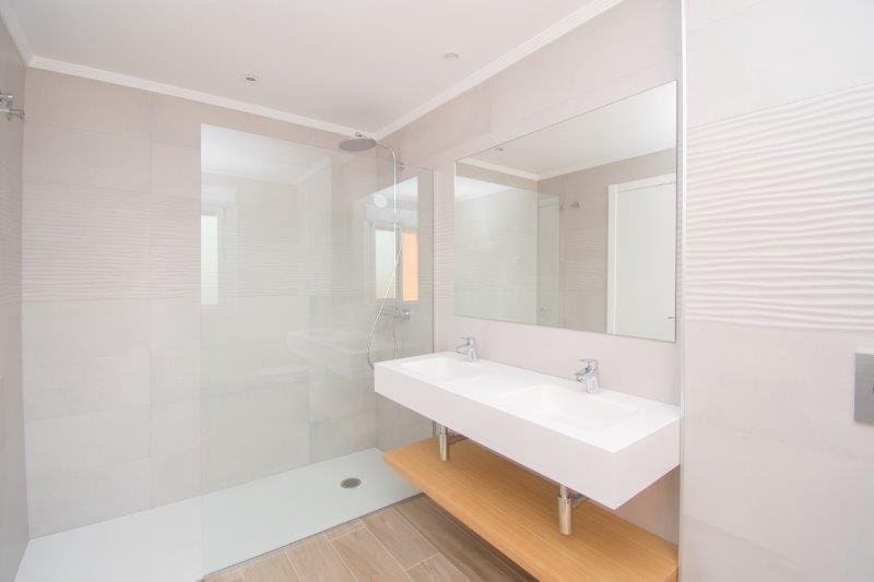 3 soverom Hus til salgs i El Paraiso med svømmebasseng garasje - € 676 000 (Ref: 9747531)