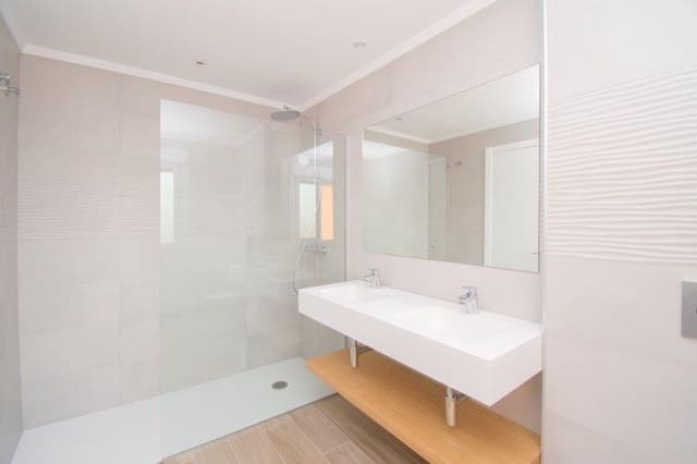 3 soverom Hus til salgs i El Paraiso, Estepona med svømmebasseng garasje - € 676 000 (Ref: 9747531)