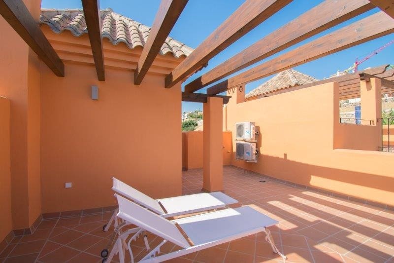 3 soverom Hus til salgs i El Paraiso med svømmebasseng garasje - € 676 000 (Ref: 9747531)