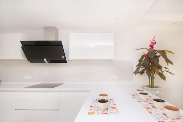 3 soverom Hus til salgs i El Paraiso, Estepona med svømmebasseng garasje - € 676 000 (Ref: 9747531)