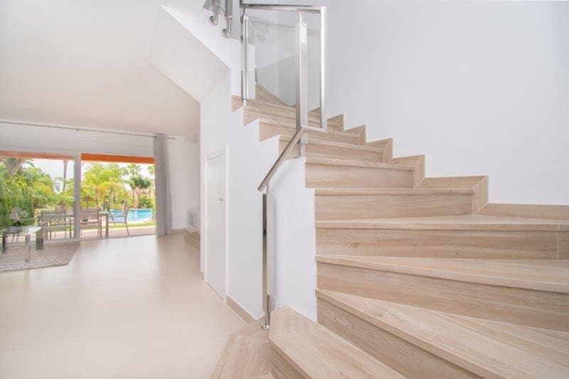 3 soverom Hus til salgs i El Paraiso med svømmebasseng garasje - € 676 000 (Ref: 9747531)