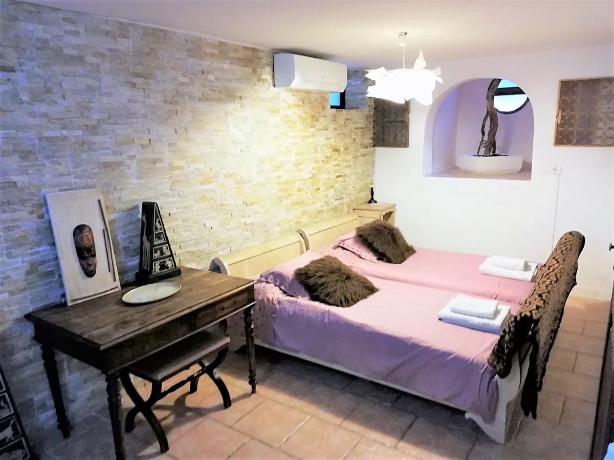 7 soveværelse Villa til salg i Nueva Andalucia med swimmingpool garage - € 1.890.000 (Ref: 9772035)