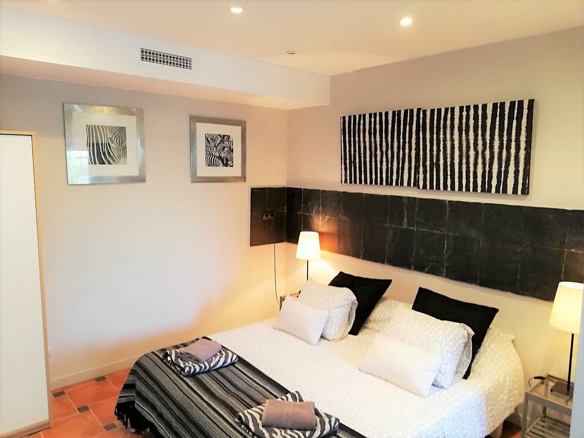 7 soveværelse Villa til salg i Nueva Andalucia med swimmingpool garage - € 1.890.000 (Ref: 9772035)