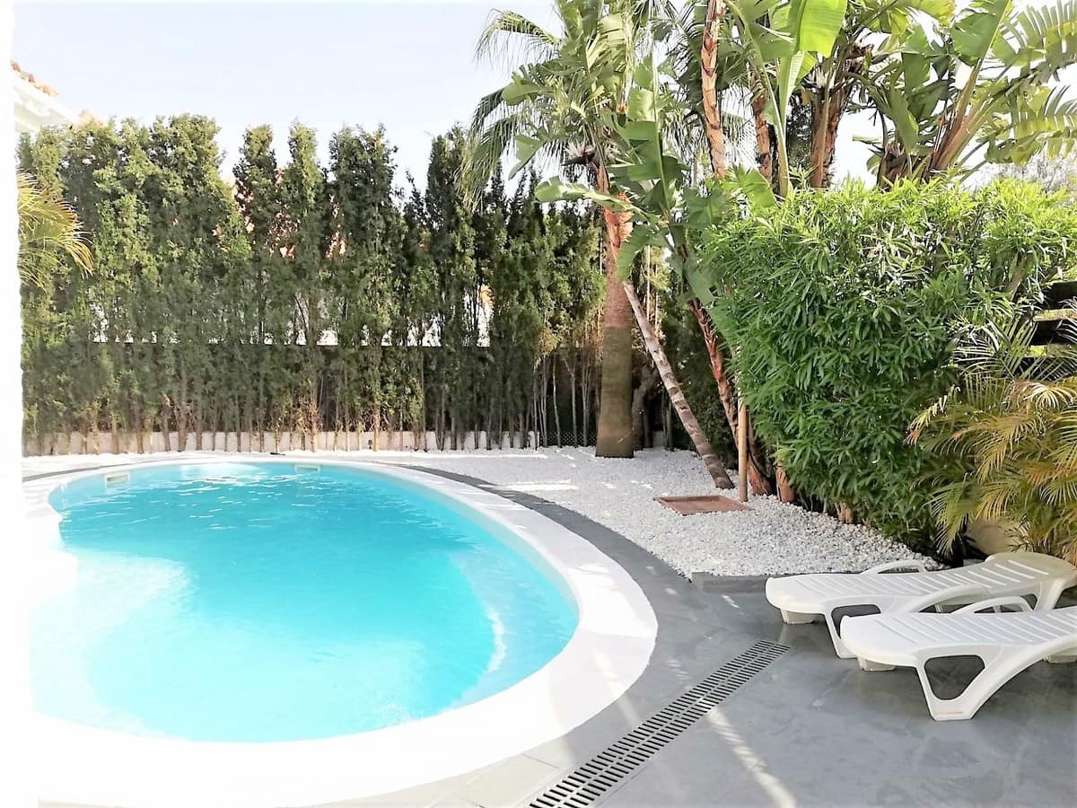 7 soveværelse Villa til salg i Nueva Andalucia med swimmingpool garage - € 1.890.000 (Ref: 9772035)