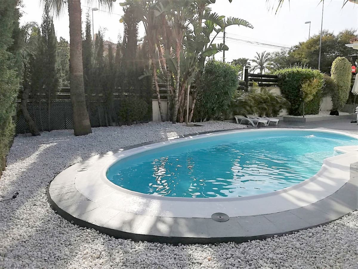 7 soveværelse Villa til salg i Nueva Andalucia med swimmingpool garage - € 1.890.000 (Ref: 9772035)