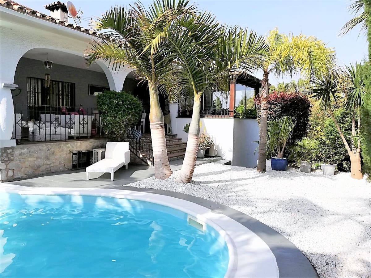 7 soveværelse Villa til salg i Nueva Andalucia med swimmingpool garage - € 1.890.000 (Ref: 9772035)