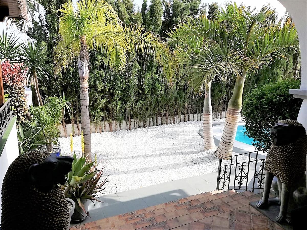 7 soveværelse Villa til salg i Nueva Andalucia med swimmingpool garage - € 1.890.000 (Ref: 9772035)