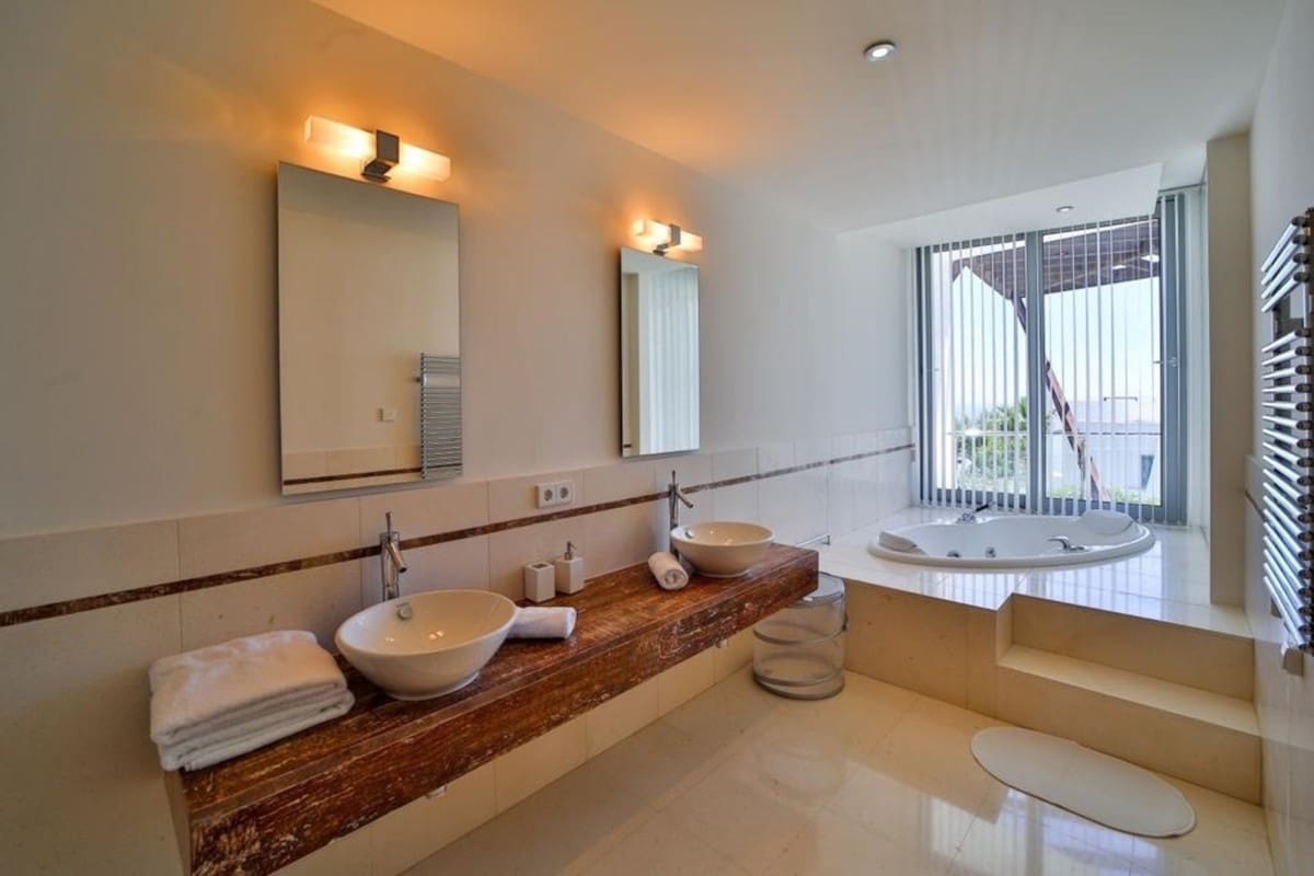 4 soverom Villa til salgs i Marbella med svømmebasseng garasje - € 3 000 000 (Ref: 9779092)