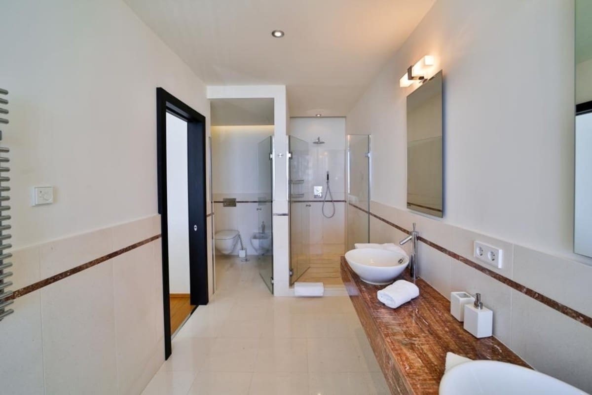 4 soverom Villa til salgs i Marbella med svømmebasseng garasje - € 3 000 000 (Ref: 9779092)