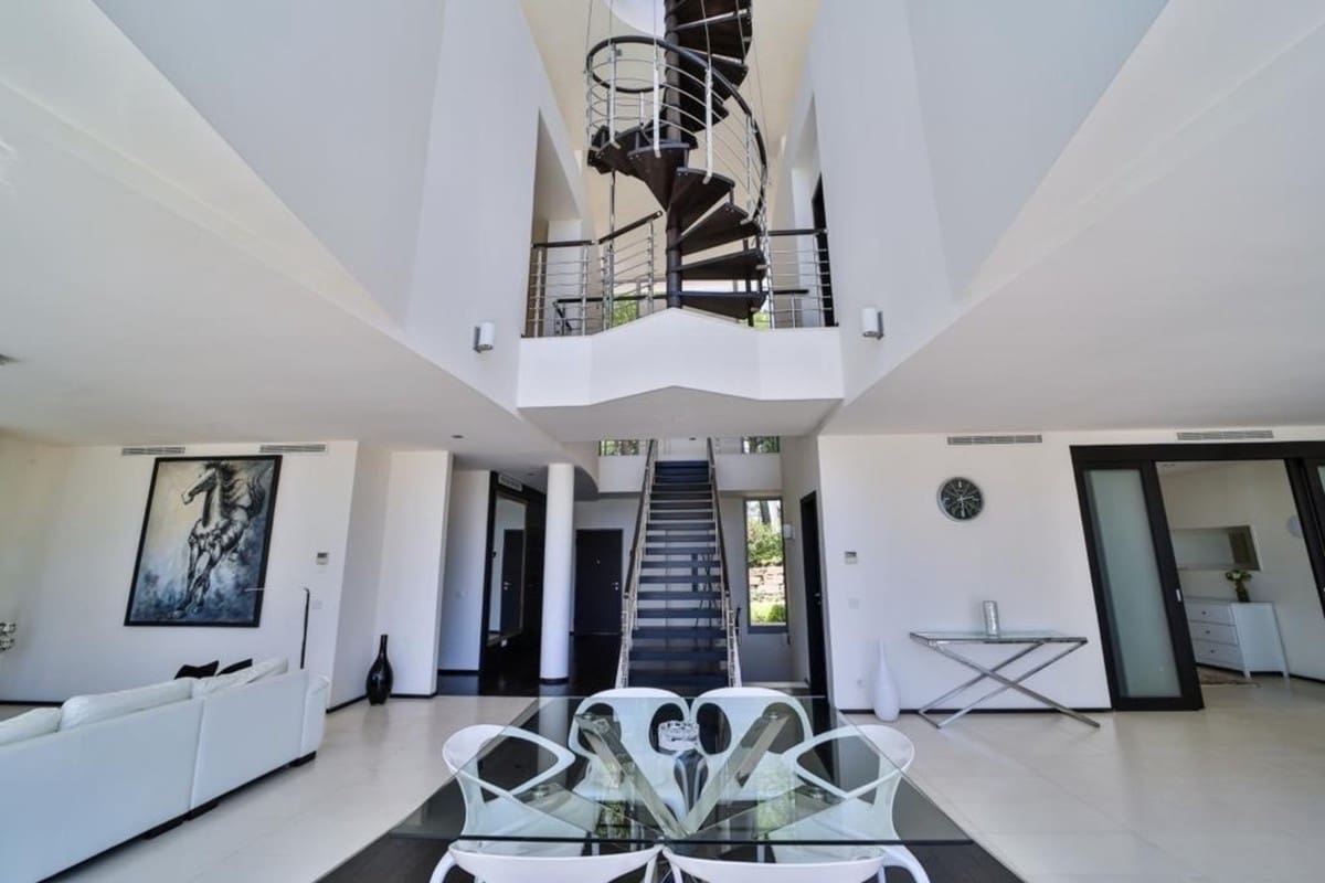 4 soverom Villa til salgs i Marbella med svømmebasseng garasje - € 3 000 000 (Ref: 9779092)