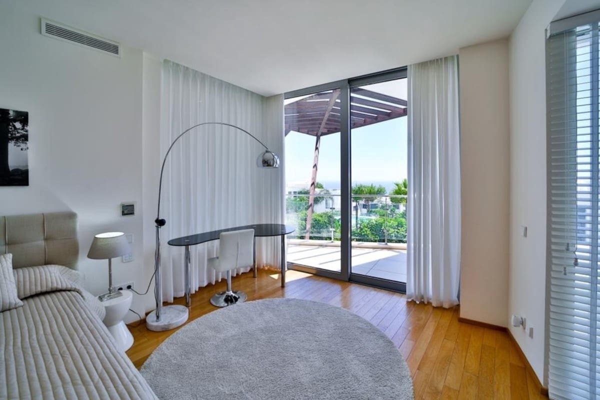 4 soverom Villa til salgs i Marbella med svømmebasseng garasje - € 3 000 000 (Ref: 9779092)