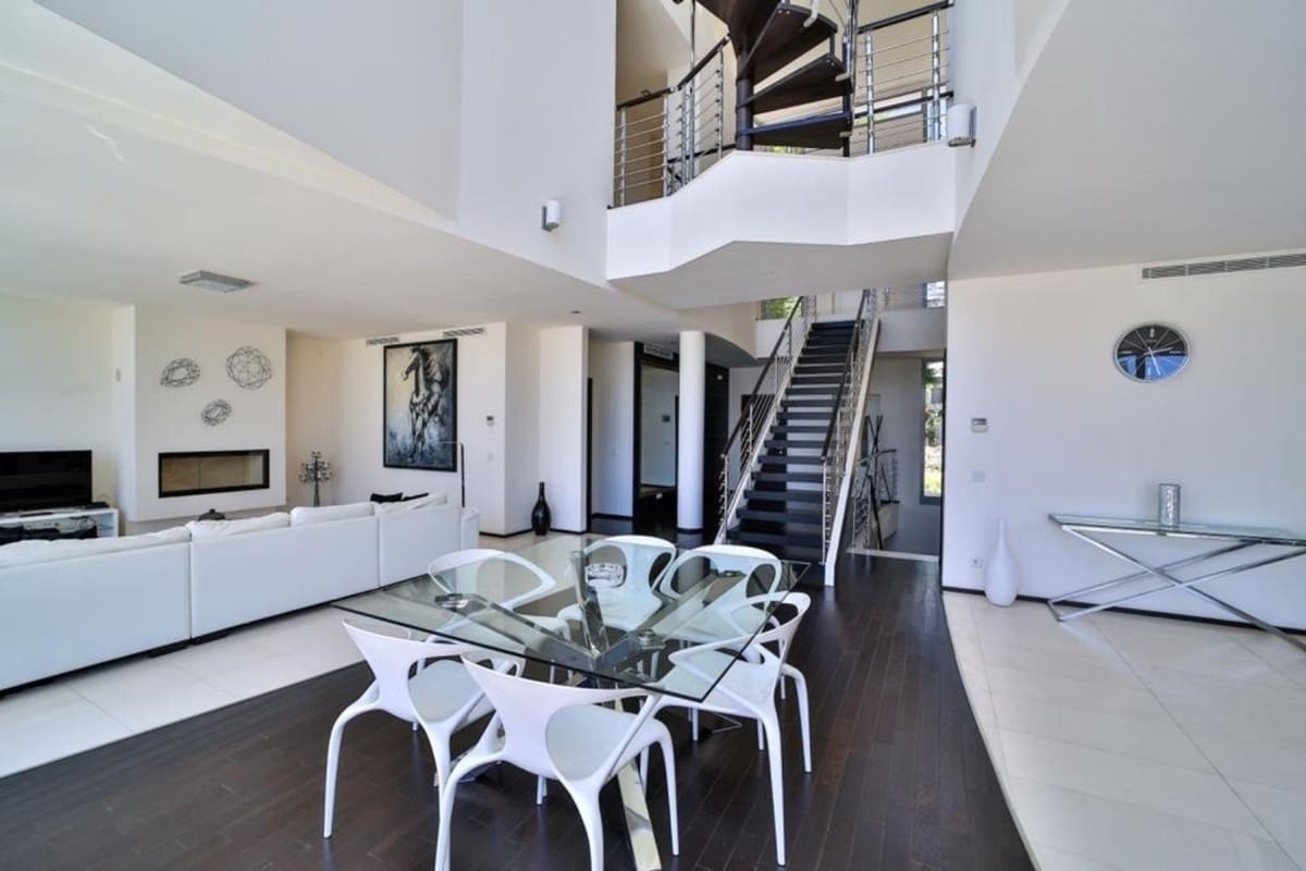 4 soverom Villa til salgs i Marbella med svømmebasseng garasje - € 3 000 000 (Ref: 9779092)