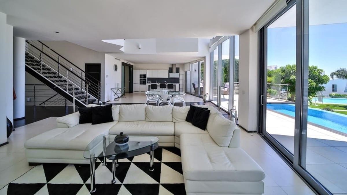 4 soverom Villa til salgs i Marbella med svømmebasseng garasje - € 3 000 000 (Ref: 9779092)