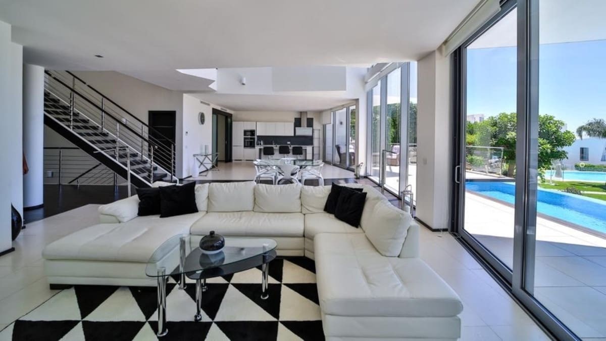 4 makuuhuone Huvila myytävänä paikassa Marbella mukana uima-altaan 
autotalli - 3 000 000 € (Ref: 9779092)