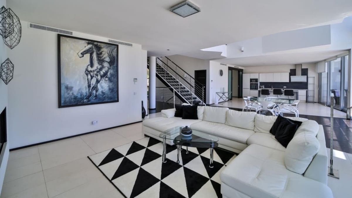 4 makuuhuone Huvila myytävänä paikassa Marbella mukana uima-altaan 
autotalli - 3 000 000 € (Ref: 9779092)