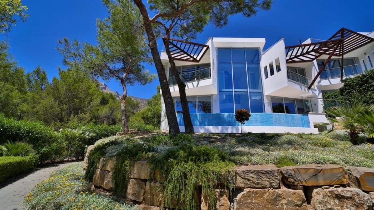 4 makuuhuone Huvila myytävänä paikassa Marbella mukana uima-altaan 
autotalli - 3 000 000 € (Ref: 9779092)