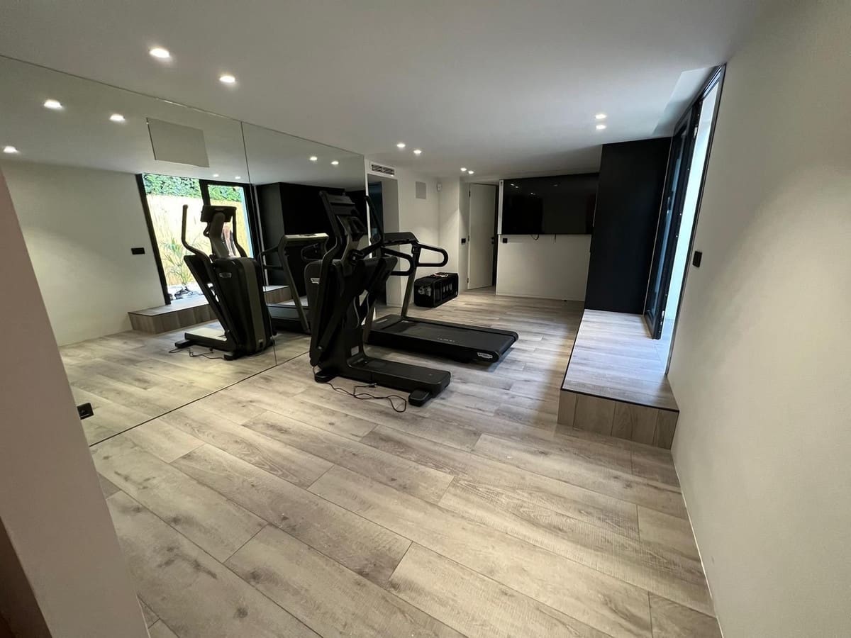 4 bedroom Villa for sale in Nueva Andalucia with pool garage - € 1,590,000 (Ref: 9795640)