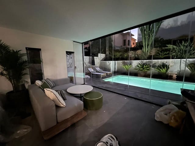 Chalet de 4 habitaciones en Nueva Andalucia, Marbella en venta con piscina garaje - 1.590.000 € (Ref: 9795640)