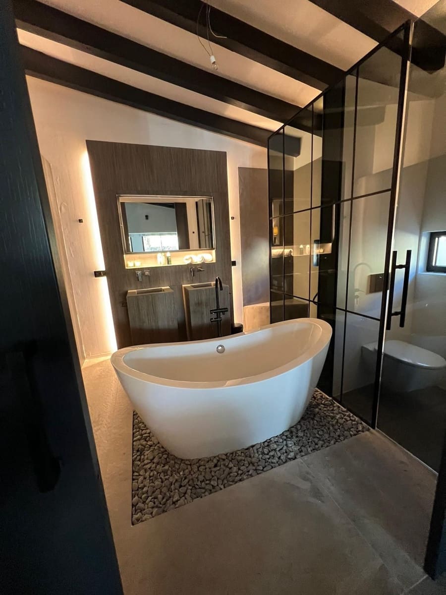 4 slaapkamer Villa te koop in Nueva Andalucia met zwembad garage - € 1.590.000 (Ref: 9795640)