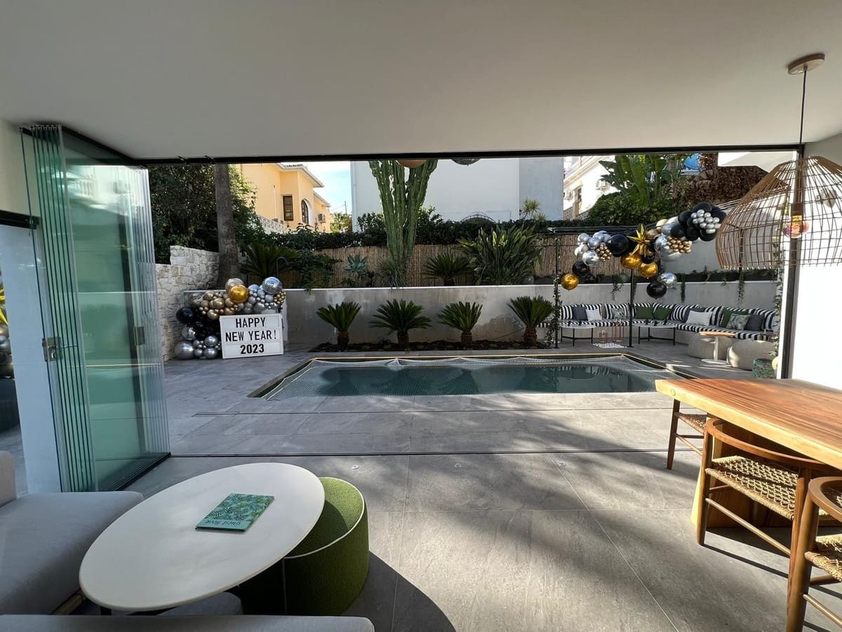 4 slaapkamer Villa te koop in Nueva Andalucia met zwembad garage - € 1.590.000 (Ref: 9795640)