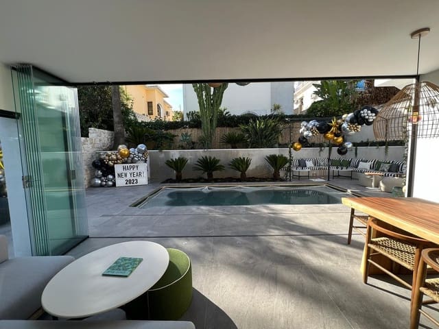 Chalet de 4 habitaciones en Nueva Andalucia, Marbella en venta con piscina garaje - 1.590.000 € (Ref: 9795640)