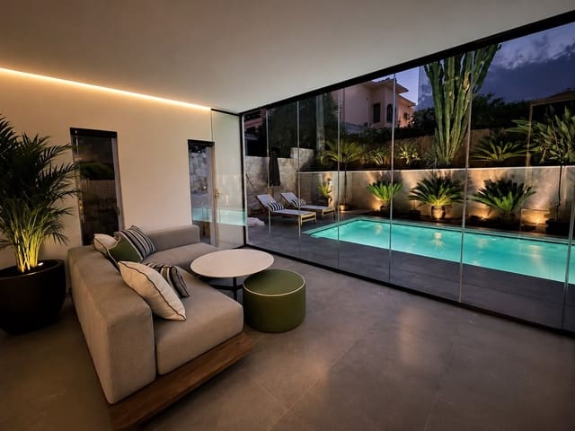 4 chambre Villa/Maison à vendre à Nueva Andalucia, Marbella avec piscine garage - 1 490 000 € (Ref: 9795640)