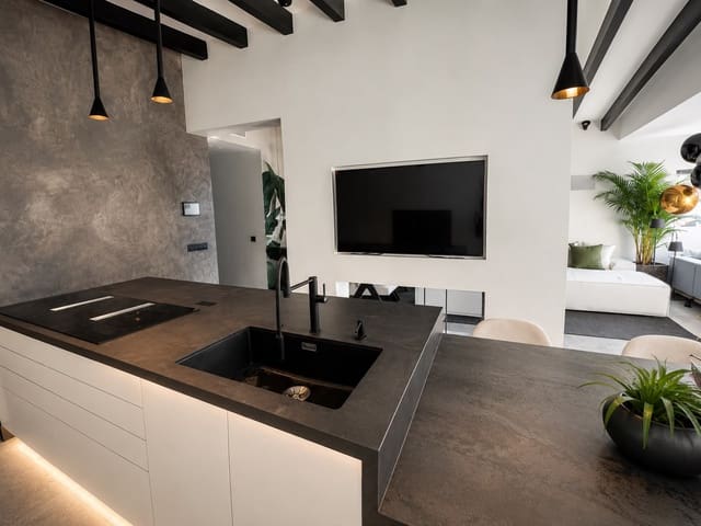 4 chambre Villa/Maison à vendre à Nueva Andalucia, Marbella avec piscine garage - 1 490 000 € (Ref: 9795640)
