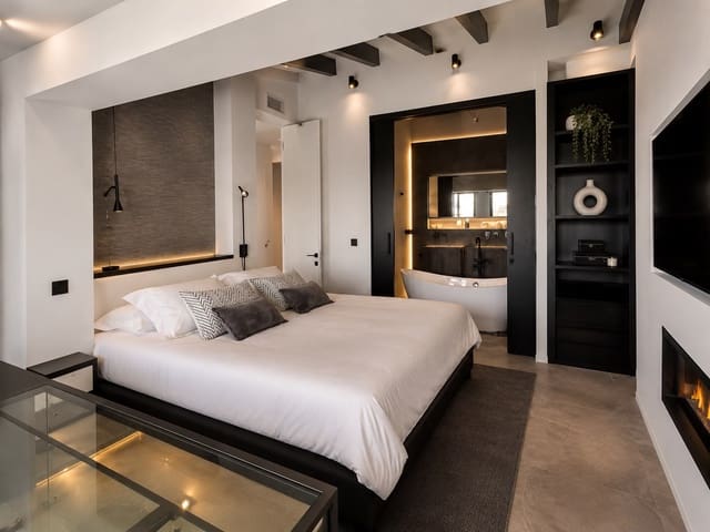4 chambre Villa/Maison à vendre à Nueva Andalucia, Marbella avec piscine garage - 1 490 000 € (Ref: 9795640)